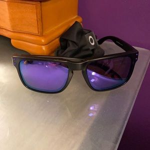 New Oakley Holbrook matte blk w purple prizm lens